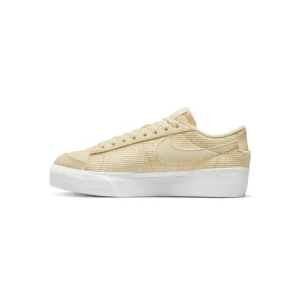Q7391 Nike Blazer Low Platform Beige