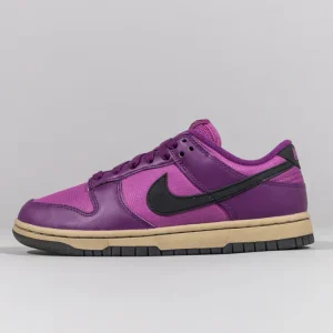 Q7402 Nike Dunk Low Viotech y fucsia intenso